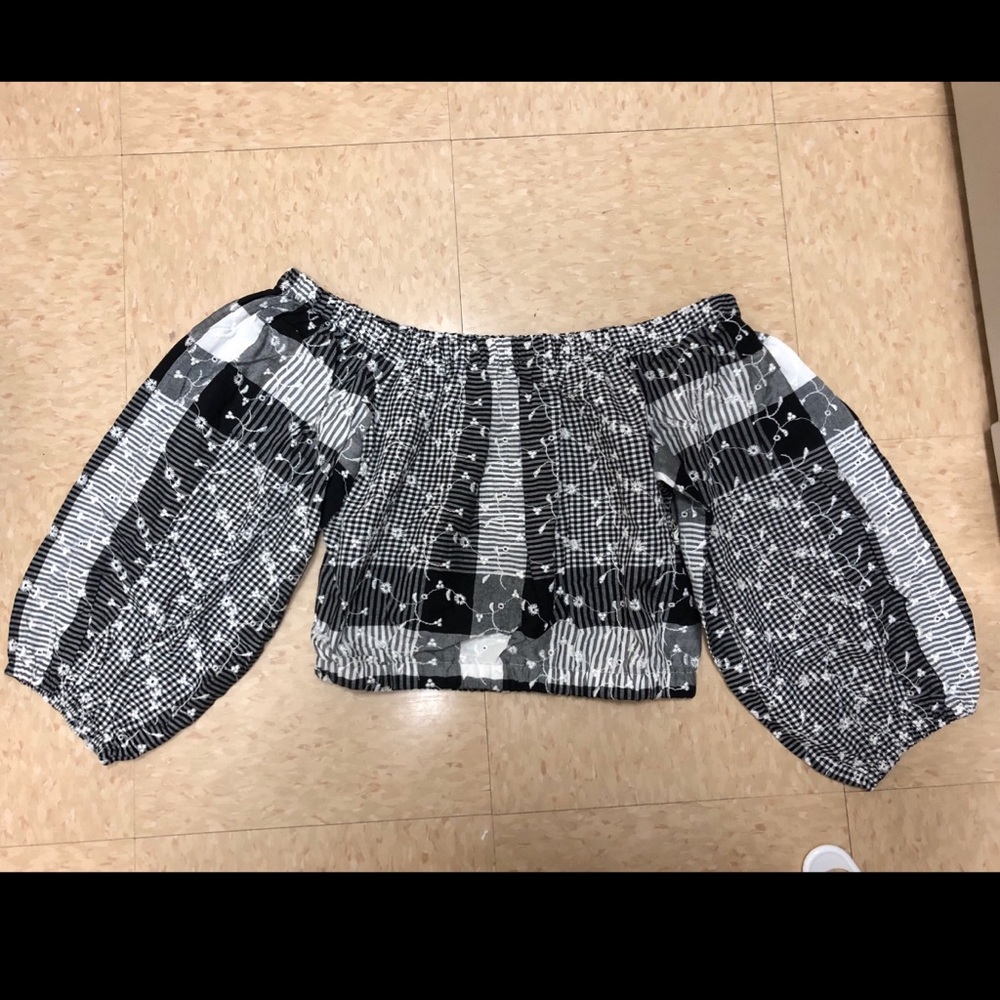 BUNDLE; off the shoulder long sleeve top (2)